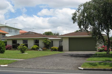 Photo of property in 195 Queen Street, Pukekohe, 2120