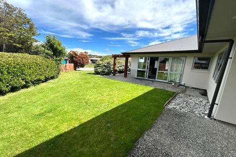 Photo of property in 2 Mystery Grove, Lake Hayes, Queenstown, 9304