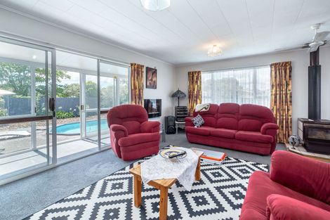 Photo of property in 2 Booth Street, Carterton, 5713