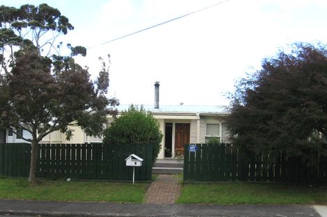 Photo of property in 1a Dawnhaven Drive, Te Atatu Peninsula, Auckland, 0610