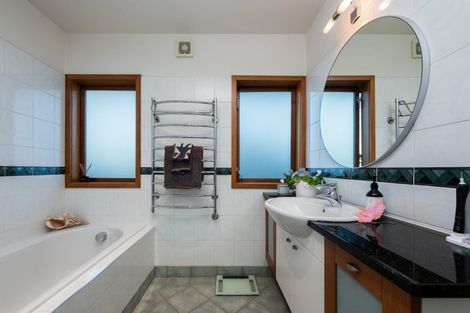 Photo of property in 43 Aotearoa Terrace, Murrays Bay, Auckland, 0630