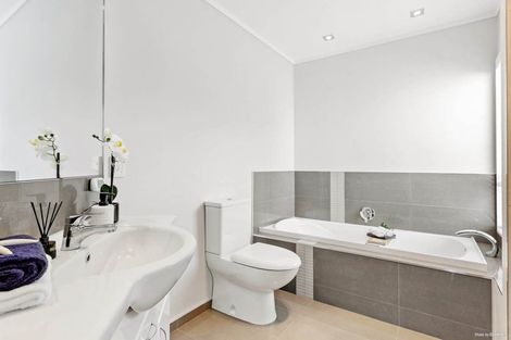 Photo of property in 13 Centorian Drive, Windsor Park, Auckland, 0632