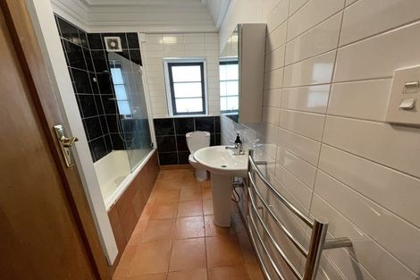 Photo of property in Westhaven Apartments, 11/127 Molesworth Street, Thorndon, Wellington, 6011