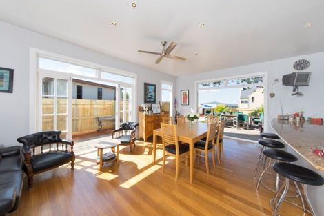 Photo of property in 21 Gladstone Road, Northcote, Auckland, 0627