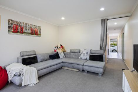 Photo of property in 13 Akeake Lane, Manurewa, Auckland, 2102