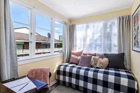 Photo of property in 32 Dignan Street, Point Chevalier, Auckland, 1022
