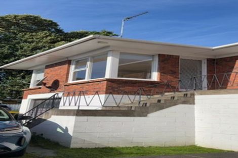 Photo of property in 2/16 Pupuke Road, Takapuna, Auckland, 0622