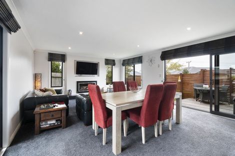 Photo of property in 9 Saint Heliers Grove, Fitzherbert, Palmerston North, 4410