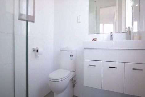 Photo of property in 1/42 Holland Road, Hillcrest, Auckland, 0627