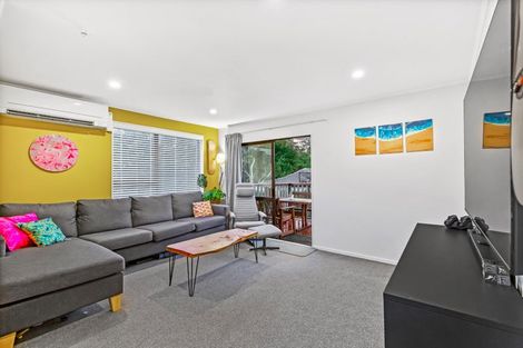 Photo of property in 2/239 Waitemata Drive, Ranui, Auckland, 0612