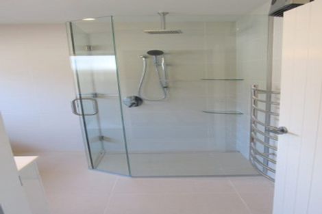 Photo of property in 9d Linden Avenue, Tawa, Wellington, 5028