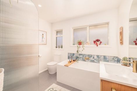 Photo of property in 6 Laing Crescent, Heathcote Valley, Christchurch, 8022