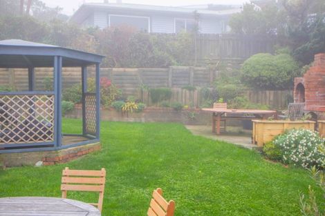 Photo of property in 20 Cotswold Crescent, Newlands, Wellington, 6037