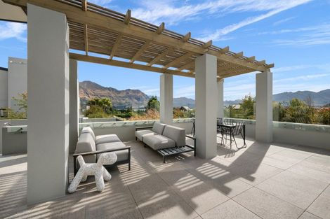 Photo of property in 8b Minaret Ridge, Wanaka, 9305