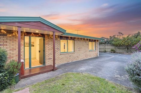 Photo of property in 14 Swanson Oaks, Swanson, Auckland, 0612