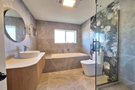 Photo of property in 21 Oakpark Place, West Harbour, Auckland, 0618