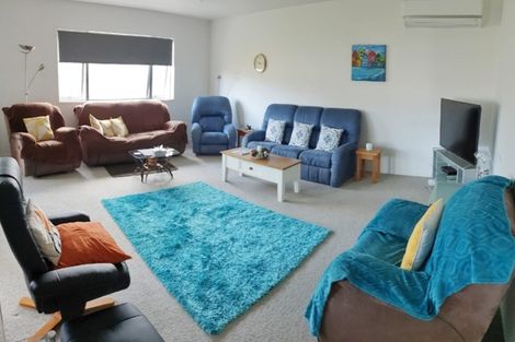 Photo of property in 28 Kilmacrennan Drive, Rosehill, Papakura, 2113