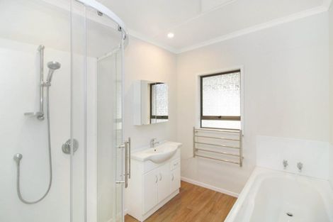 Photo of property in 5a Jensen Place, Frankleigh Park, New Plymouth, 4310