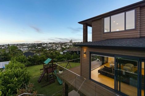 Photo of property in 13 Seaview Road, Castor Bay, Auckland, 0620