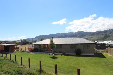 Photo of property in 21 Missy Crescent, Mount Pisa, Cromwell, 9383