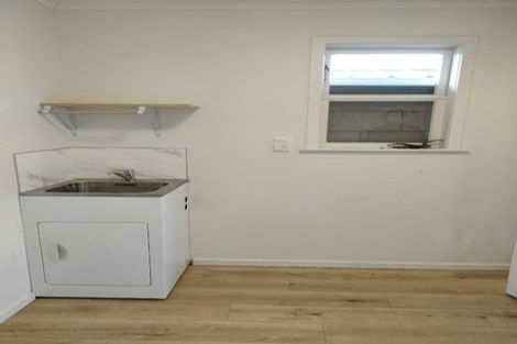 Photo of property in 2/10 Exmouth Road, Northcote, Auckland, 0627