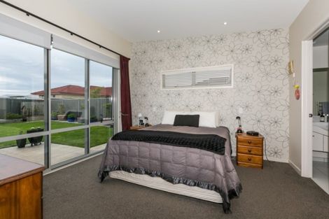 Photo of property in 52 Orotu Drive, Poraiti, Napier, 4112