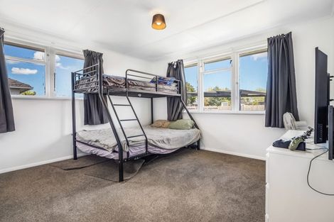 Photo of property in 15 Hockin Place, Fairfield, Hamilton, 3214