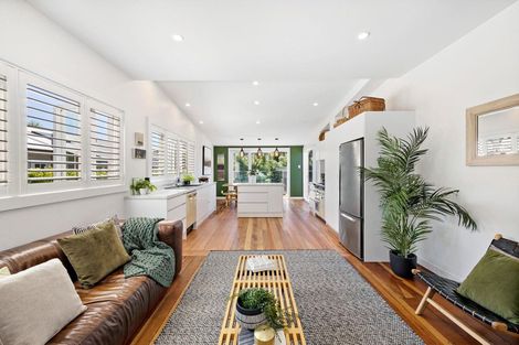 Photo of property in 21 Regina Street, Westmere, Auckland, 1022