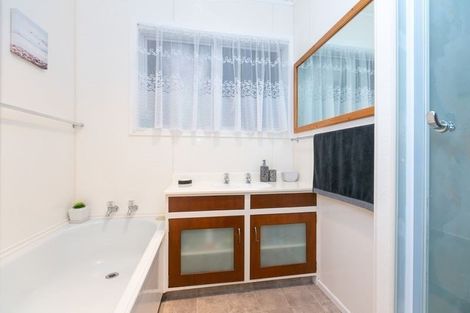 Photo of property in 5a Marina Grove, Frankleigh Park, New Plymouth, 4310