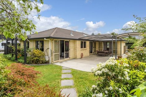 Photo of property in 17 Olive Close, Omokoroa, 3114