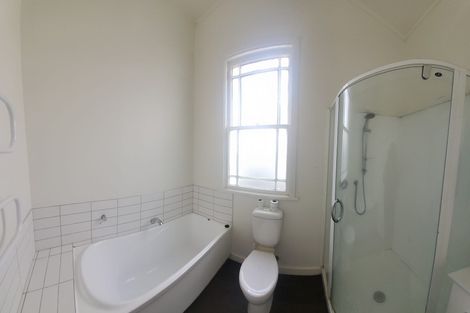 Photo of property in 16 Edinburgh Terrace, Berhampore, Wellington, 6023