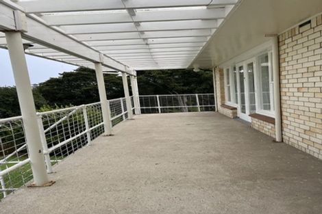 Photo of property in 83 Pupuke Road, Northcote, Auckland, 0627