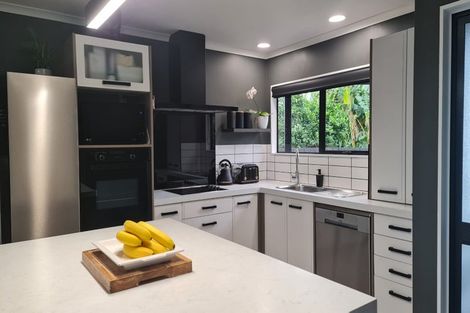 Photo of property in 4 Nadine Place, Mangere Bridge, Auckland, 2022