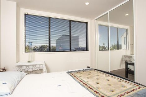 Photo of property in Mon Desir Apartments, 5/175g Hurstmere Road, Takapuna, Auckland, 0622