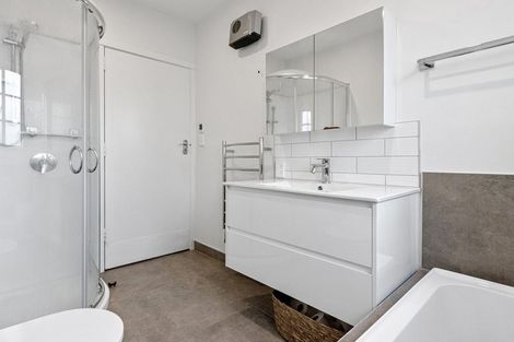 Photo of property in 71a Eastern Terrace, Beckenham, Christchurch, 8023