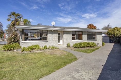 Photo of property in 67 Englefield Road, Northwood, Christchurch, 8051