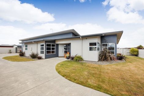 Photo of property in 46 Rosalie Terrace, Kelvin Grove, Palmerston North, 4414