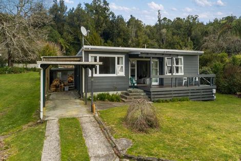 Photo of property in 18 Oxford Road, Lake Rotoma, Rotorua, 3074