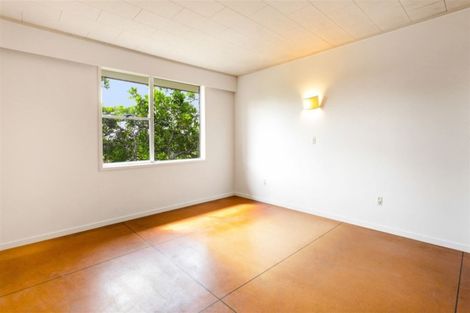 Photo of property in 5 Bush Road, Waiatarua, Auckland, 0604