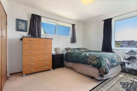 Photo of property in 106 Farquhar Road, Glendene, Auckland, 0602