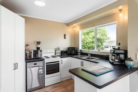 Photo of property in 73 Langdale Avenue, Paraparaumu, 5032