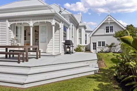 Photo of property in 329 Mangorei Road, Merrilands, New Plymouth, 4312