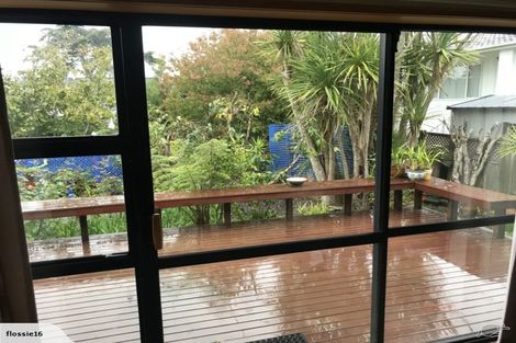 Photo of property in 3/2 Dallinghoe Crescent, Milford, Auckland, 0620