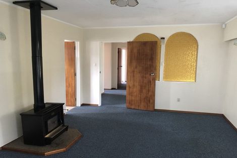 Photo of property in 1/305 Great North Road, Henderson, Auckland, 0612