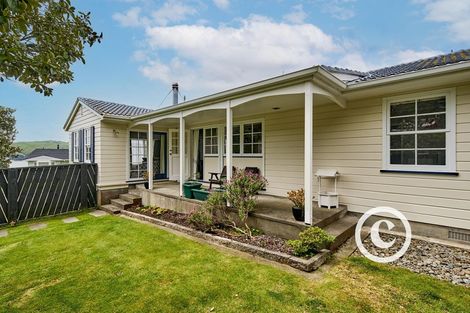 Photo of property in 7 Luff Place, Whitby, Porirua, 5024