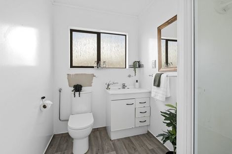 Photo of property in 118 Riversdale Drive, Merrilands, New Plymouth, 4312