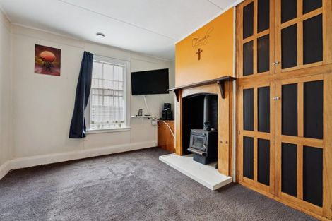 Photo of property in 9 Atkinson Street, Woodville, 4920