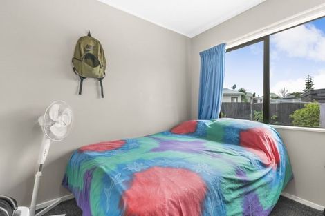 Photo of property in 2/10 Hatherley Place, Clendon Park, Auckland, 2103