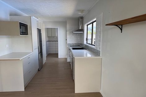 Photo of property in 3 Fiesta Drive, Half Moon Bay, Auckland, 2012