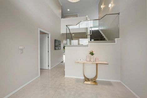 Photo of property in 5 Iwinuku Crescent, Wattle Downs, Auckland, 2103